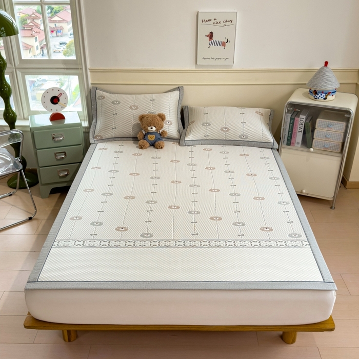 91家纺网 家纺一手货源 找家纺 印季家纺 2026新款卡通凉感提花豆豆席凉席席子三件套 条纹熊