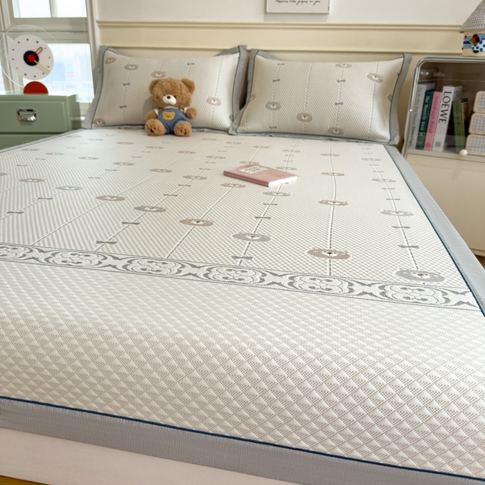 91家纺网 家纺一手货源 找家纺 印季家纺 2026新款卡通凉感提花豆豆席凉席席子三件套 条纹熊