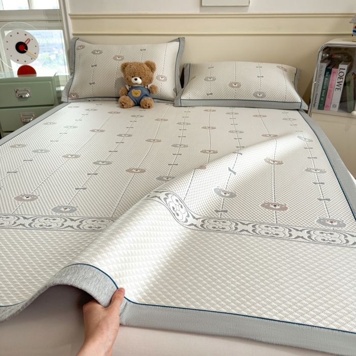 91家纺网 家纺一手货源 找家纺 印季家纺 2026新款卡通凉感提花豆豆席凉席席子三件套 条纹熊