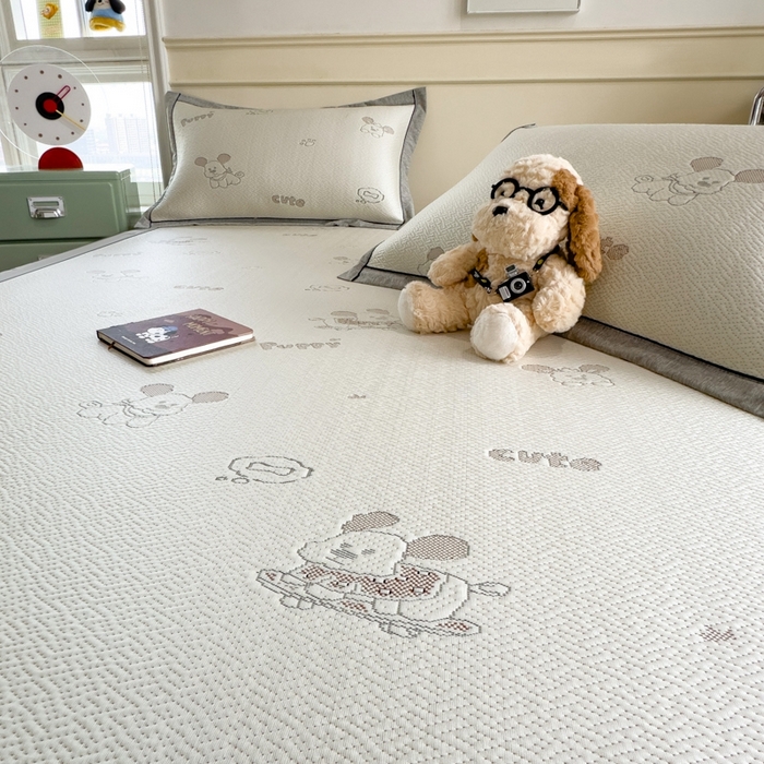 91家纺网 家纺一手货源 找家纺 印季家纺 2026新款卡通凉感提花豆豆席凉席席子三件套 滑板狗