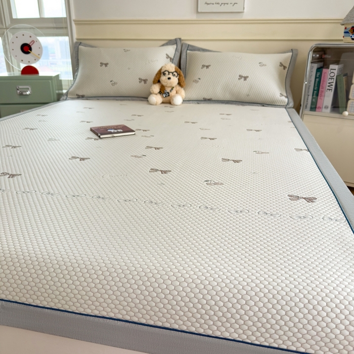 91家纺网 家纺一手货源 找家纺 印季家纺 2026新款卡通凉感提花豆豆席凉席席子三件套 蝴蝶结