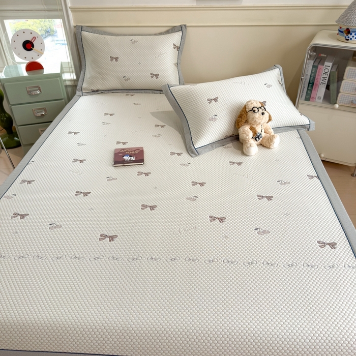 91家纺网 家纺一手货源 找家纺 印季家纺 2026新款卡通凉感提花豆豆席凉席席子三件套 蝴蝶结