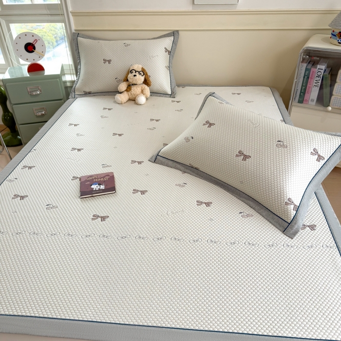 91家纺网 家纺一手货源 找家纺 印季家纺 2026新款卡通凉感提花豆豆席凉席席子三件套 蝴蝶结