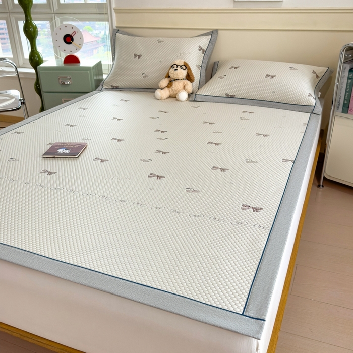 91家纺网 家纺一手货源 找家纺 印季家纺 2026新款卡通凉感提花豆豆席凉席席子三件套 蝴蝶结