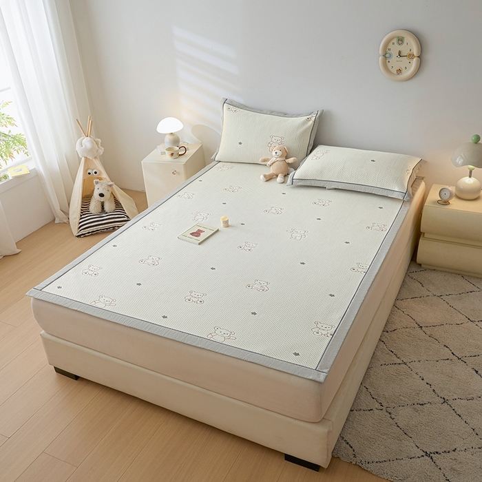 91家纺网 家纺一手货源 找家纺 印季家纺 2026新款卡通凉感提花豆豆席凉席席子三件套 熊宝宝