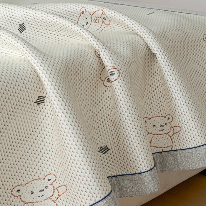 91家纺网 家纺一手货源 找家纺 印季家纺 2026新款卡通凉感提花豆豆席凉席席子三件套 熊宝宝