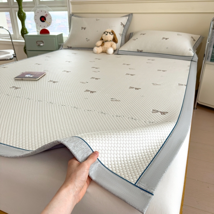 91家纺网 家纺一手货源 找家纺 印季家纺 2026新款卡通凉感提花豆豆席凉席席子三件套 蝴蝶结