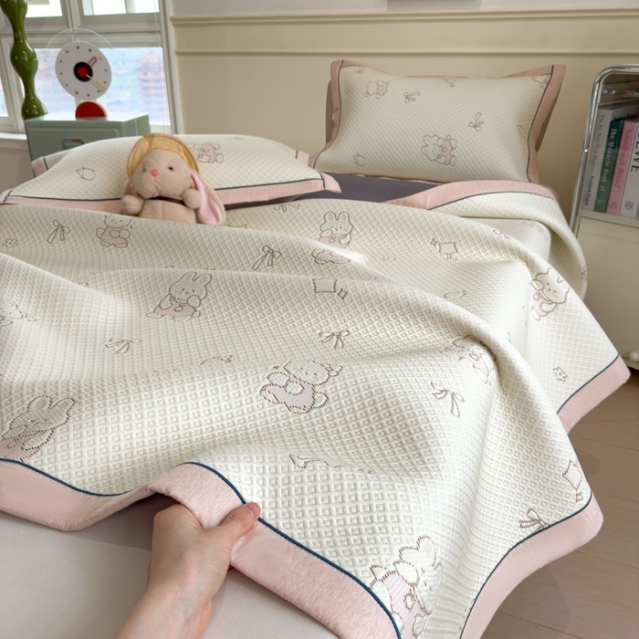 91家纺网 家纺一手货源 找家纺 印季家纺 2026新款卡通凉感提花豆豆席凉席席子三件套 粉粉兔