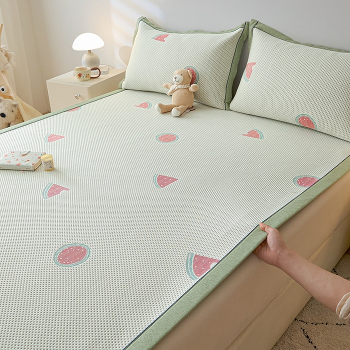 91家纺网 家纺一手货源 找家纺 印季家纺 2026新款卡通凉感提花豆豆席凉席席子三件套 西瓜