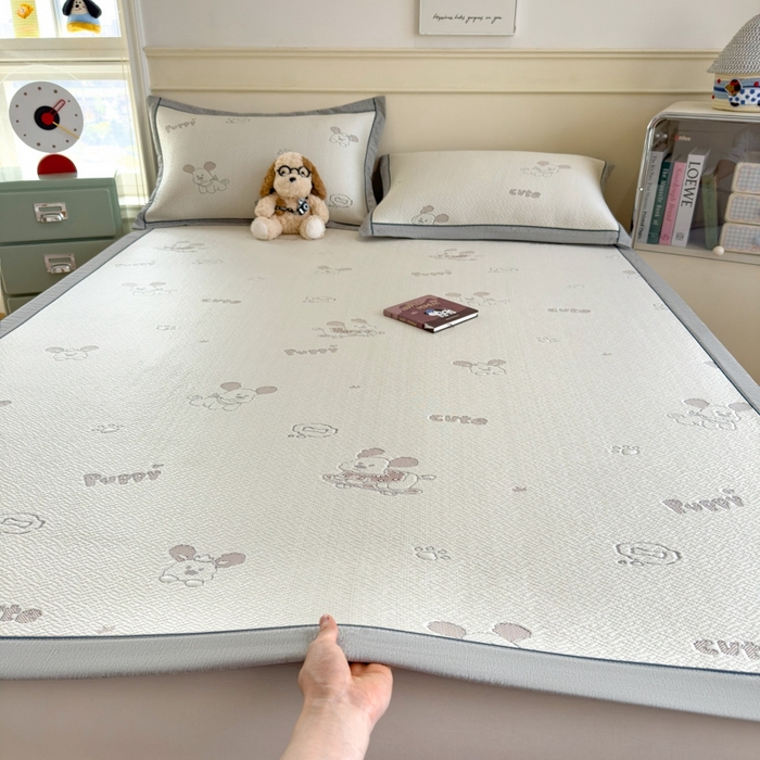 91家纺网 家纺一手货源 找家纺 印季家纺 2026新款卡通凉感提花豆豆席凉席席子三件套 滑板狗