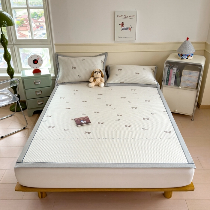 91家纺网 家纺一手货源 找家纺 印季家纺 2026新款卡通凉感提花豆豆席凉席席子三件套 蝴蝶结