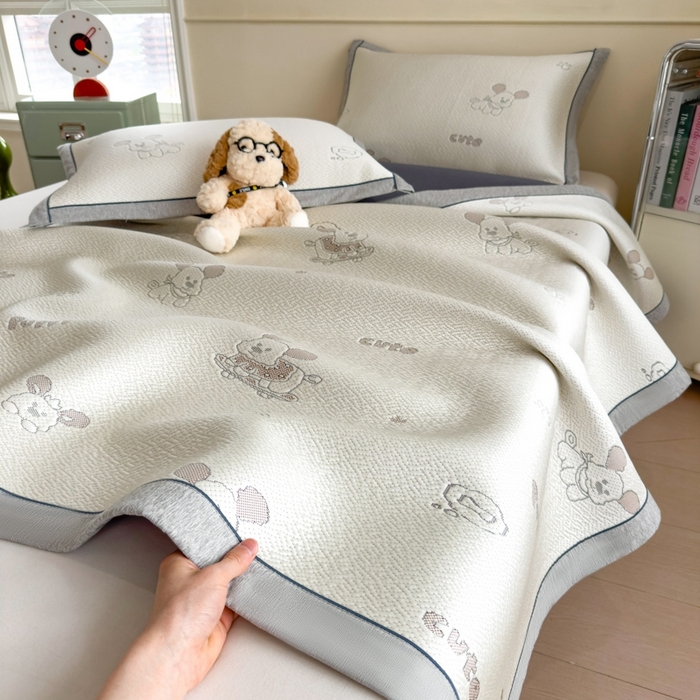 91家纺网 家纺一手货源 找家纺 印季家纺 2026新款卡通凉感提花豆豆席凉席席子三件套 滑板狗