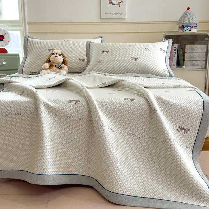 91家纺网 家纺一手货源 找家纺 印季家纺 2026新款卡通凉感提花豆豆席凉席席子三件套 蝴蝶结