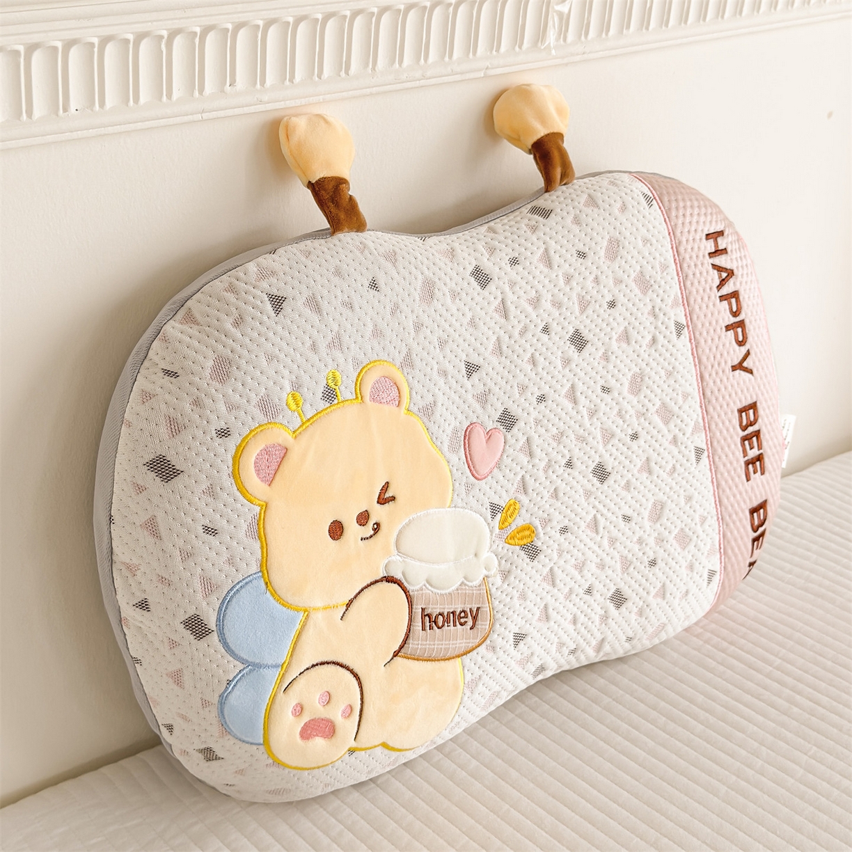 91家纺网 家纺一手货源 找家纺 麦肯锡 2026新款honey熊卡通记忆枕枕头枕芯 honey熊-粉色