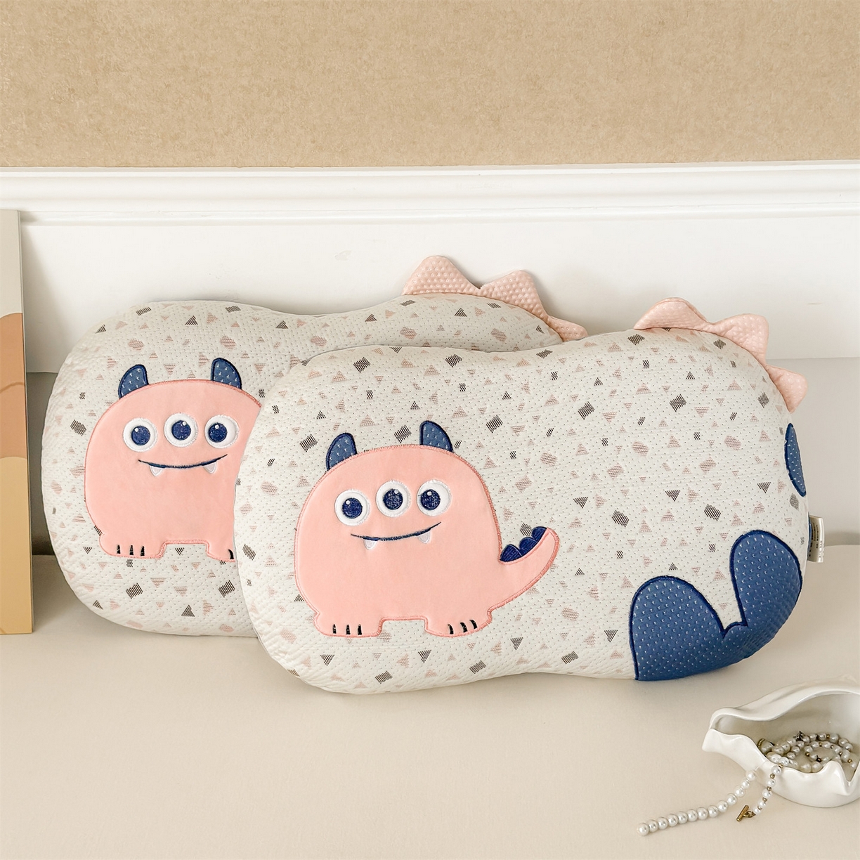 91家纺网 家纺一手货源 找家纺 （总）麦肯锡 2026新款小怪兽卡通记忆枕枕头枕芯