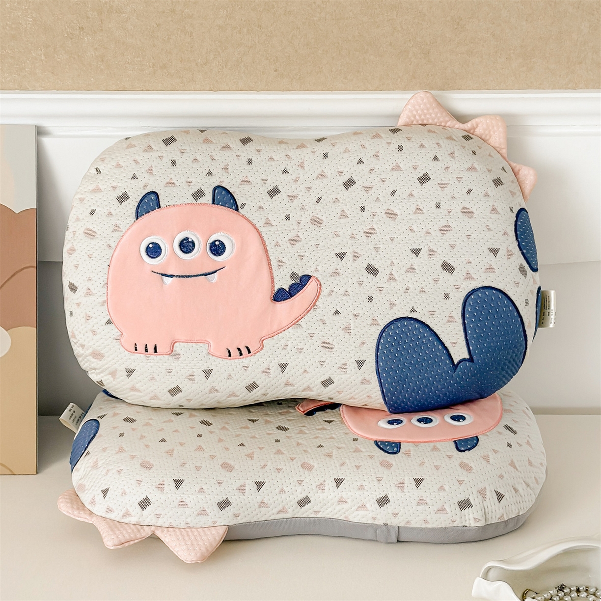 91家纺网 家纺一手货源 找家纺 （总）麦肯锡 2026新款小怪兽卡通记忆枕枕头枕芯