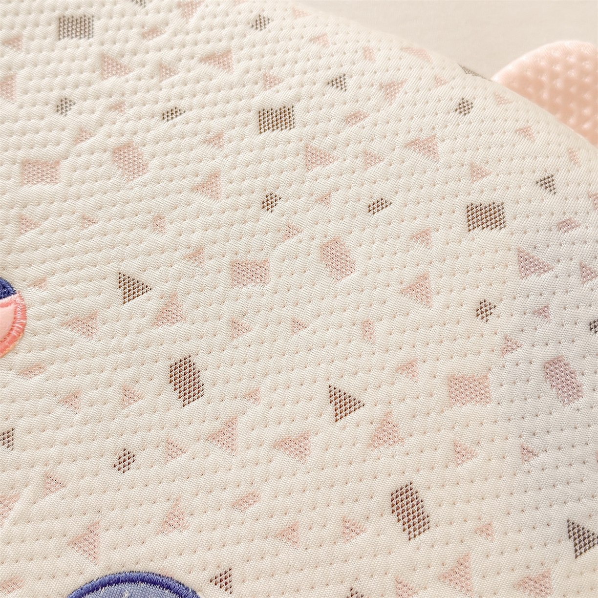 91家纺网 家纺一手货源 找家纺 （总）麦肯锡 2026新款小怪兽卡通记忆枕枕头枕芯