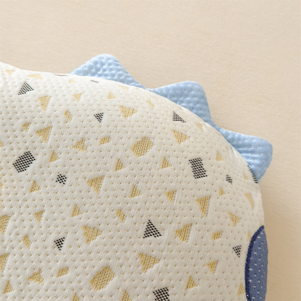 91家纺网 家纺一手货源 找家纺 麦肯锡 2026新款小怪兽卡通记忆枕枕头枕芯 小怪兽-黄色