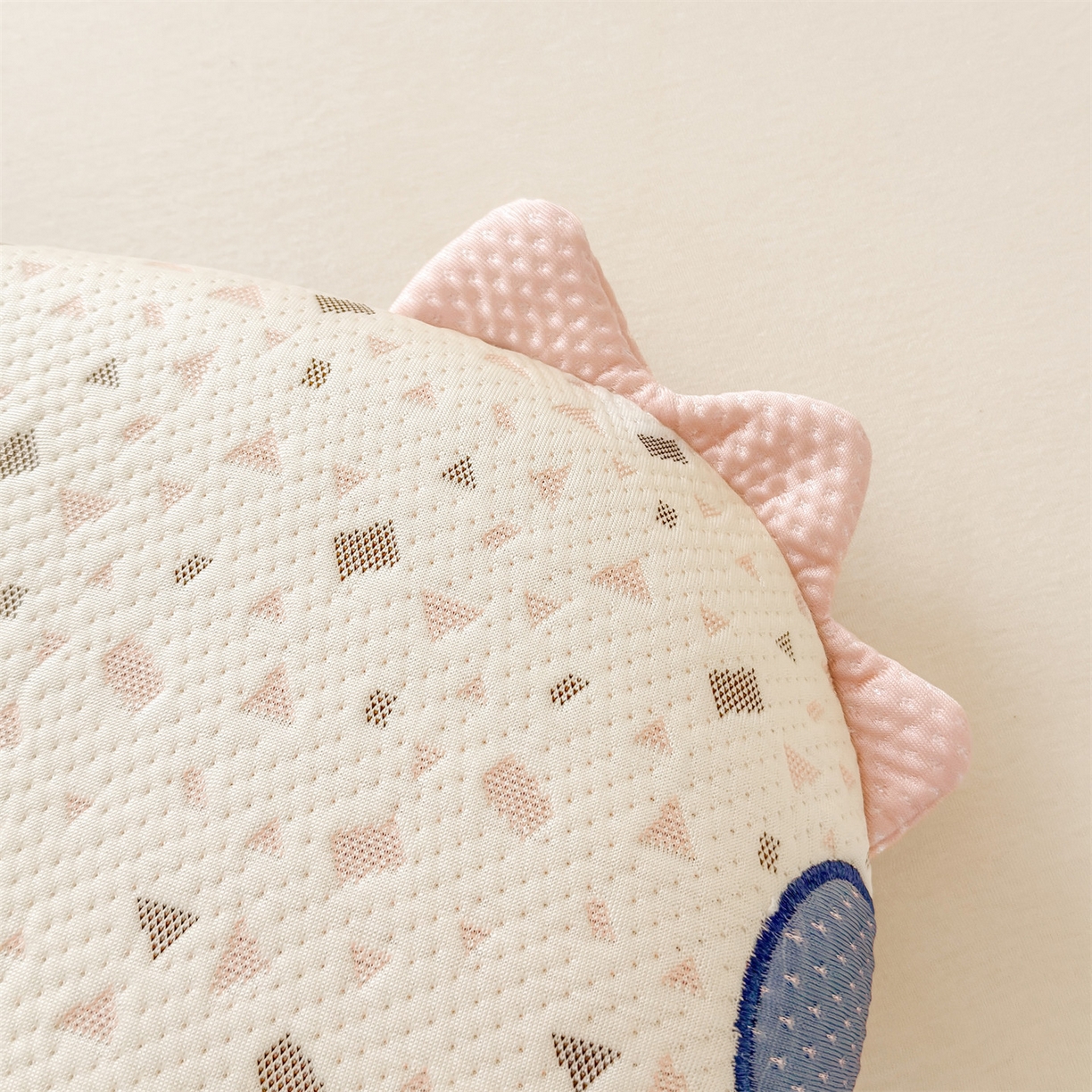 91家纺网 家纺一手货源 找家纺 麦肯锡 2026新款小怪兽卡通记忆枕枕头枕芯 小怪兽-粉色