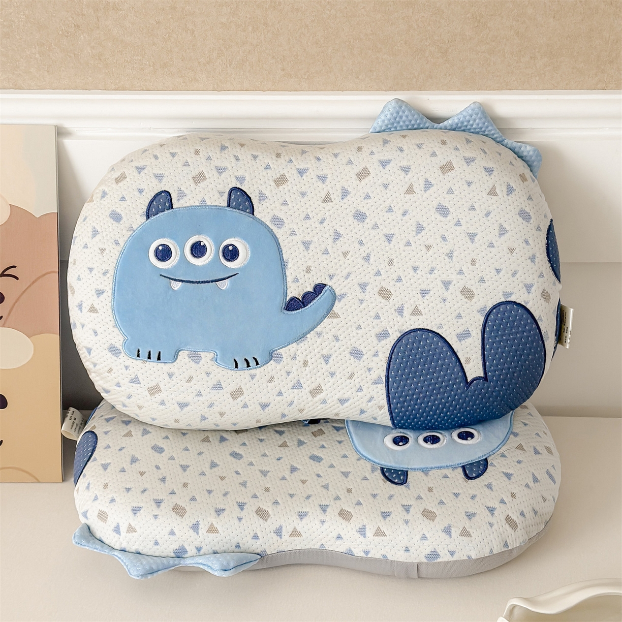 91家纺网 家纺一手货源 找家纺 麦肯锡 2026新款小怪兽卡通记忆枕枕头枕芯 小怪兽-蓝色