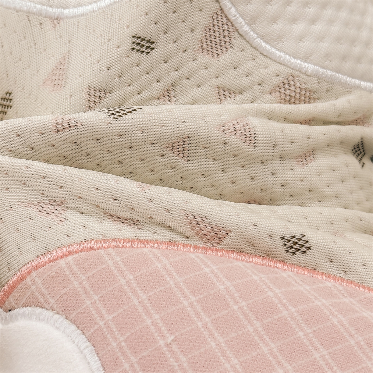 91家纺网 家纺一手货源 找家纺 麦肯锡 2026新款小雪人卡通记忆枕枕头枕芯 小雪人-粉色