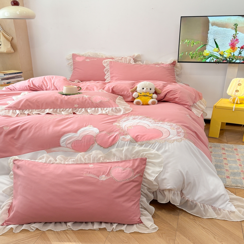 91家纺网 家纺一手货源 找家纺 慕语家纺 2026款贴布绣磨毛四件套甜心 甜心-豆沙粉