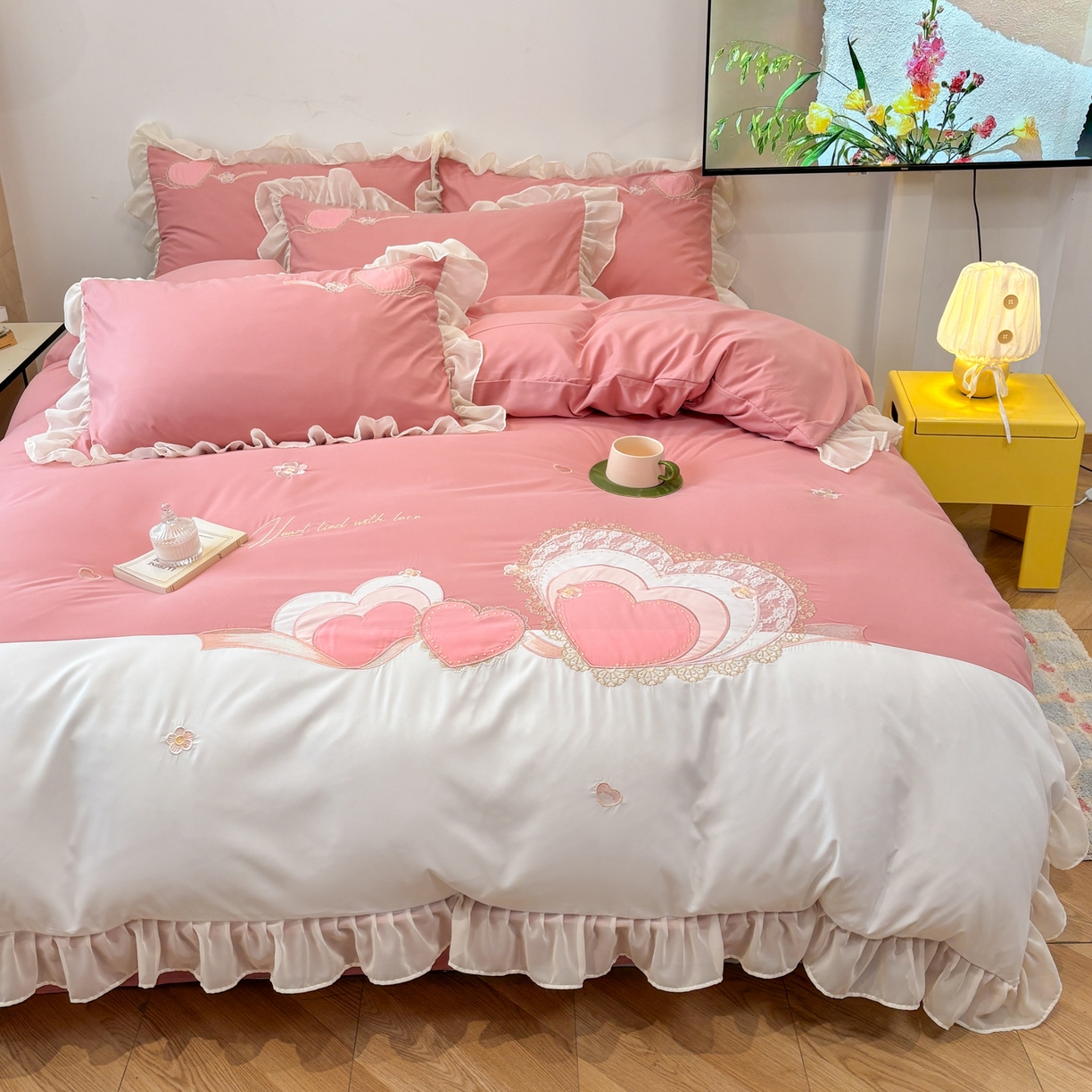 91家纺网 家纺一手货源 找家纺 慕语家纺 2026款贴布绣磨毛四件套甜心 甜心-豆沙粉