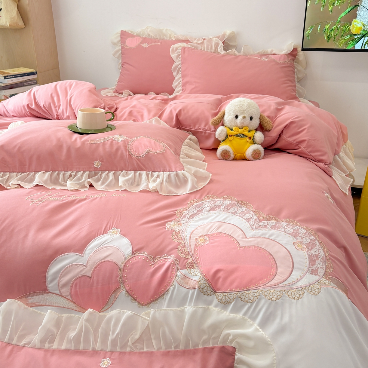 91家纺网 家纺一手货源 找家纺 慕语家纺 2026款贴布绣磨毛四件套甜心 甜心-豆沙粉