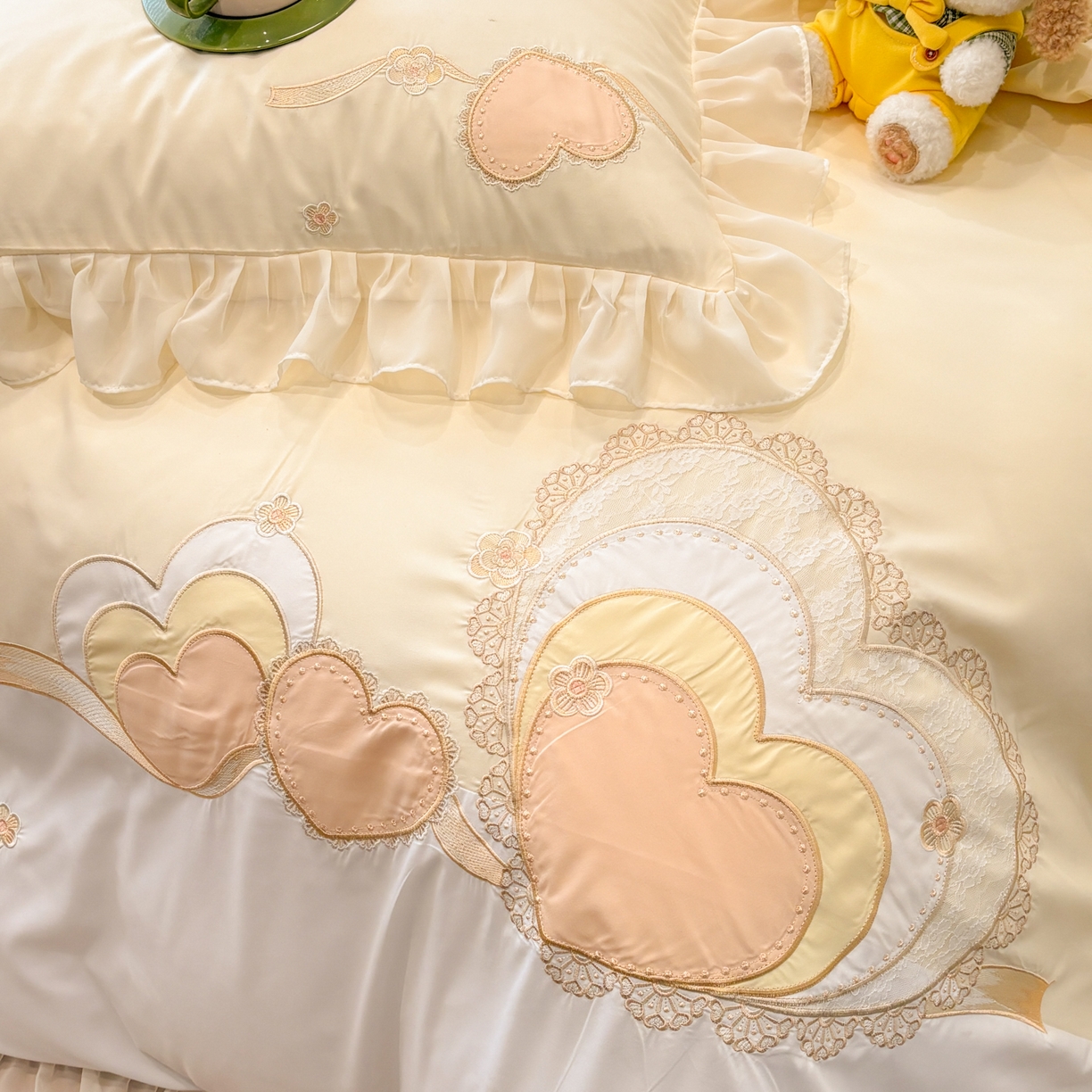 91家纺网 家纺一手货源 找家纺 慕语家纺 2026款贴布绣磨毛四件套甜心 甜心-奶油黄