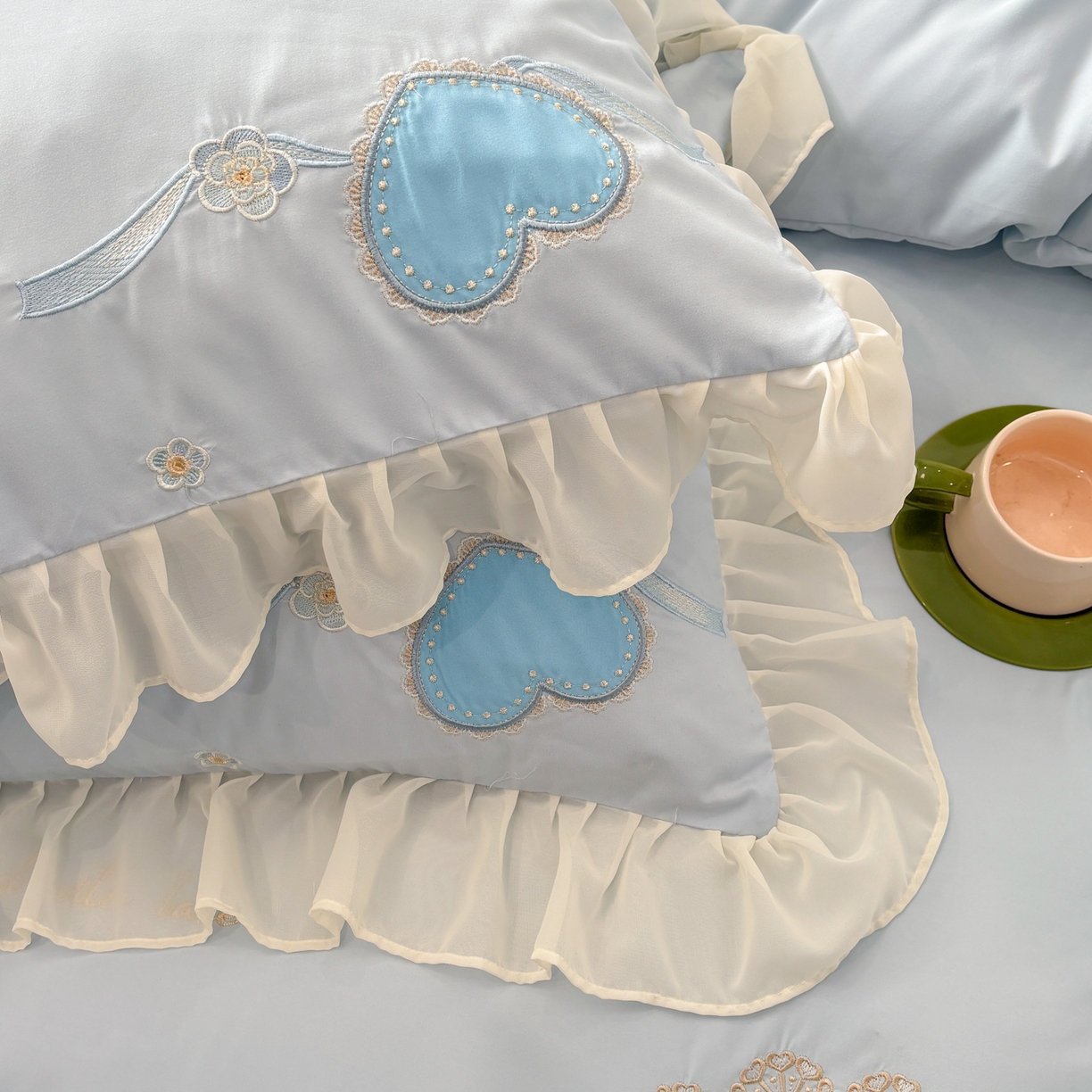 91家纺网 家纺一手货源 找家纺 慕语家纺 2026款贴布绣磨毛四件套甜心 甜心-海盐蓝