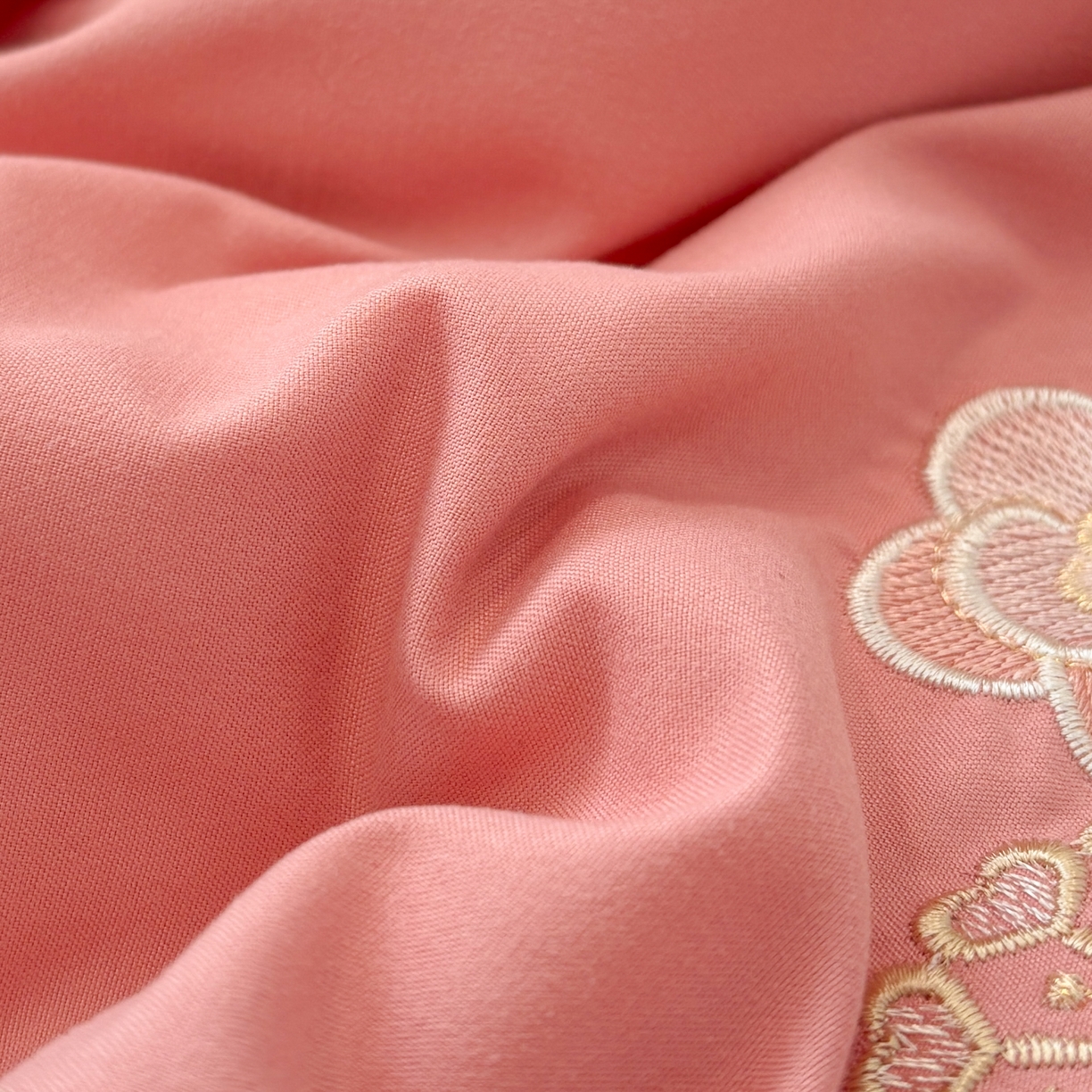 91家纺网 家纺一手货源 找家纺 慕语家纺 2026款贴布绣磨毛四件套甜心 甜心-豆沙粉