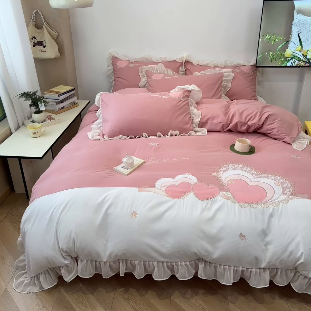 91家纺网 家纺一手货源 找家纺 慕语家纺 2026款贴布绣磨毛四件套甜心 甜心-豆沙粉