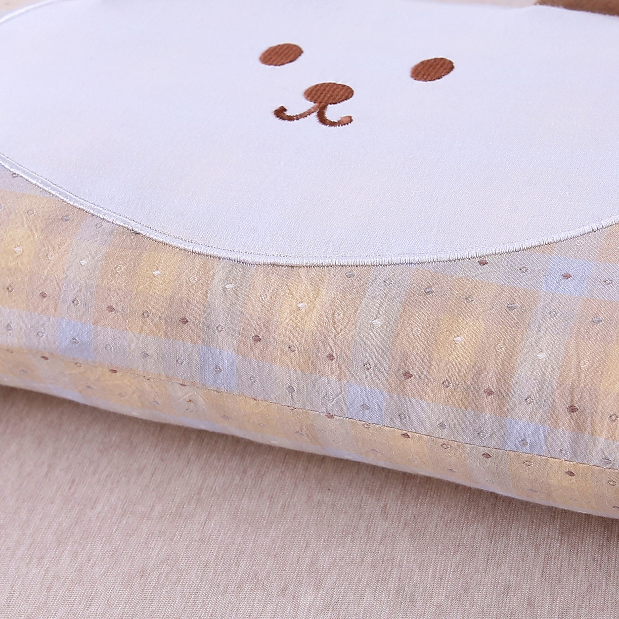 91家纺网 家纺一手货源 找家纺 珍贝家纺 2026新款全棉大脸熊枕套枕头枕芯枕套+枕芯儿童枕学生枕 大脸熊-蓝黄格