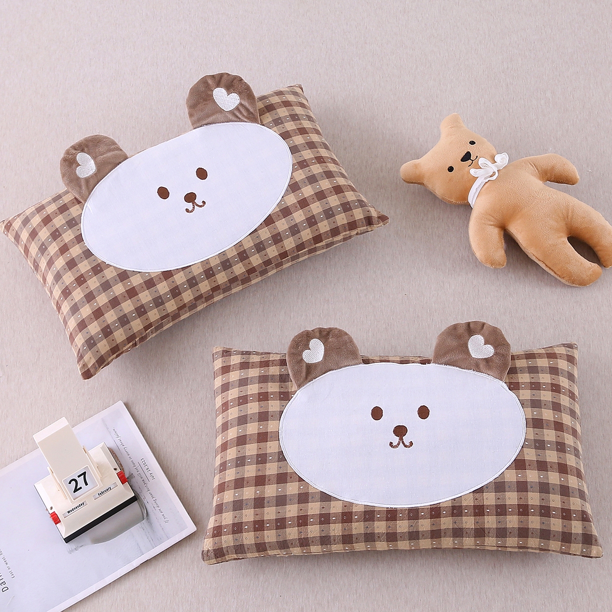 91家纺网 家纺一手货源 找家纺 珍贝家纺 2026新款全棉大脸熊枕套枕头枕芯枕套+枕芯儿童枕学生枕 大脸熊-条纹咖