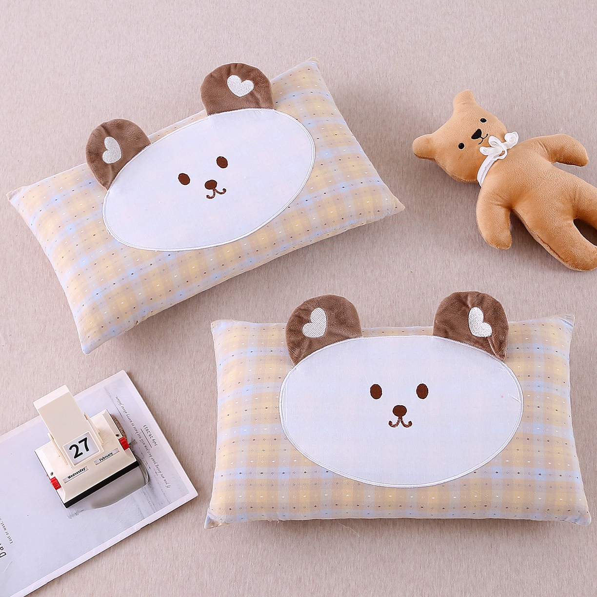 91家纺网 家纺一手货源 找家纺 珍贝家纺 2026新款全棉大脸熊枕套枕头枕芯枕套+枕芯儿童枕学生枕 大脸熊-蓝黄格