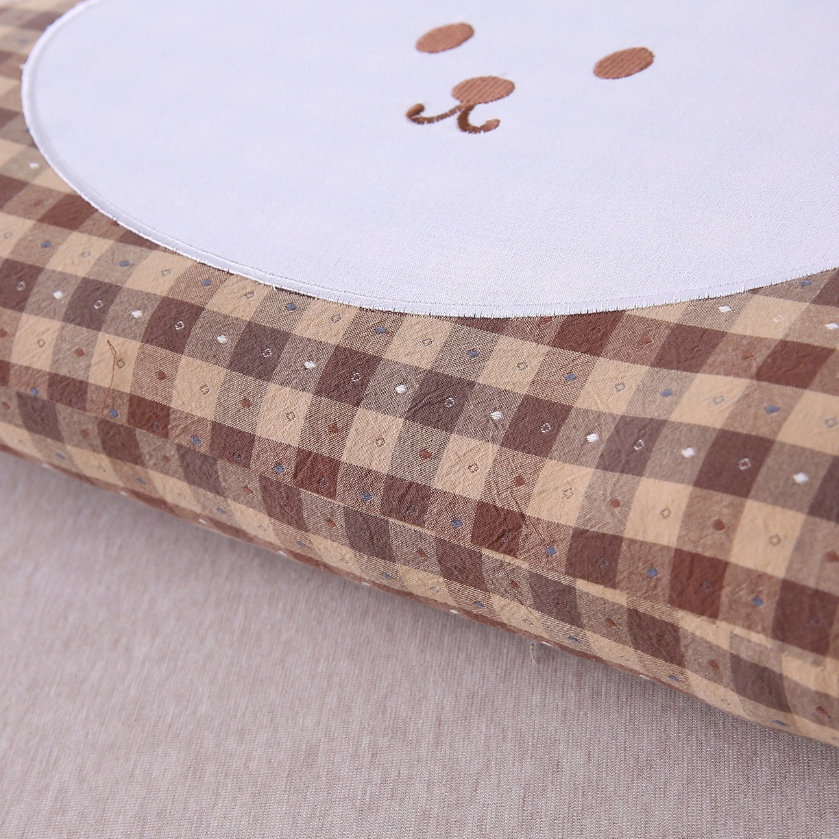 91家纺网 家纺一手货源 找家纺 珍贝家纺 2026新款全棉大脸熊枕套枕头枕芯枕套+枕芯儿童枕学生枕 大脸熊-条纹咖