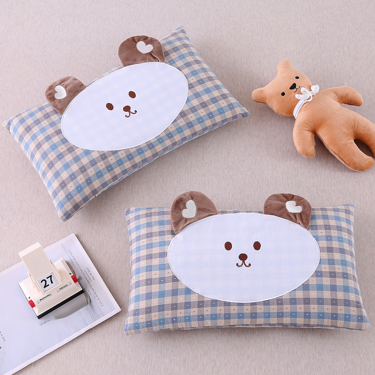 91家纺网 家纺一手货源 找家纺 珍贝家纺 2026新款全棉大脸熊枕套枕头枕芯枕套+枕芯儿童枕学生枕 大脸熊-蓝灰格