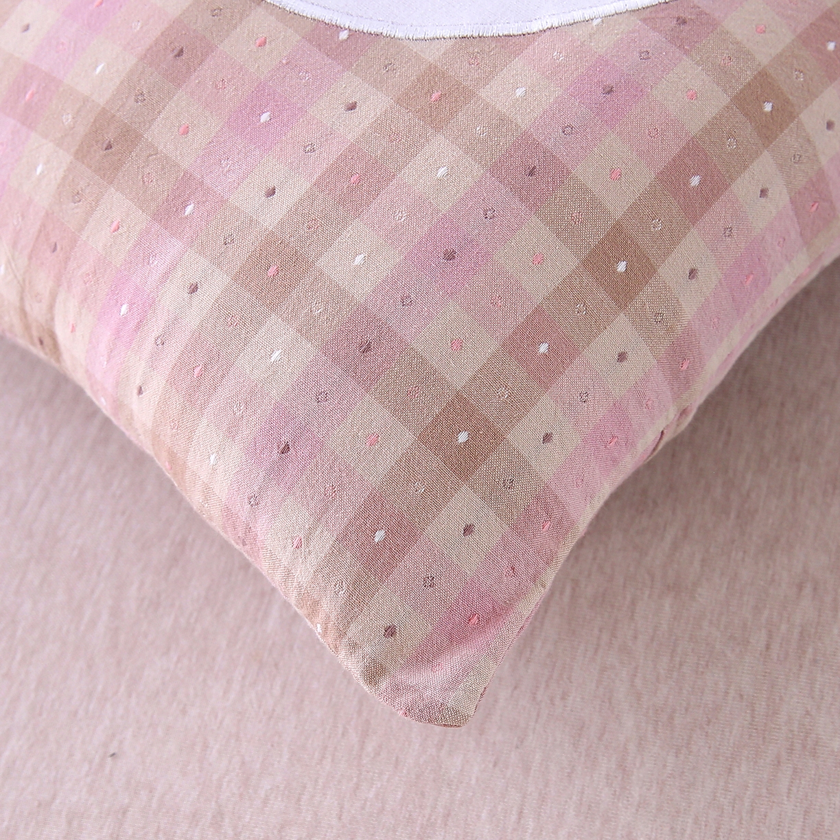 91家纺网 家纺一手货源 找家纺 珍贝家纺 2026新款全棉大脸熊枕套枕头枕芯枕套+枕芯儿童枕学生枕 大脸熊-粉灰格