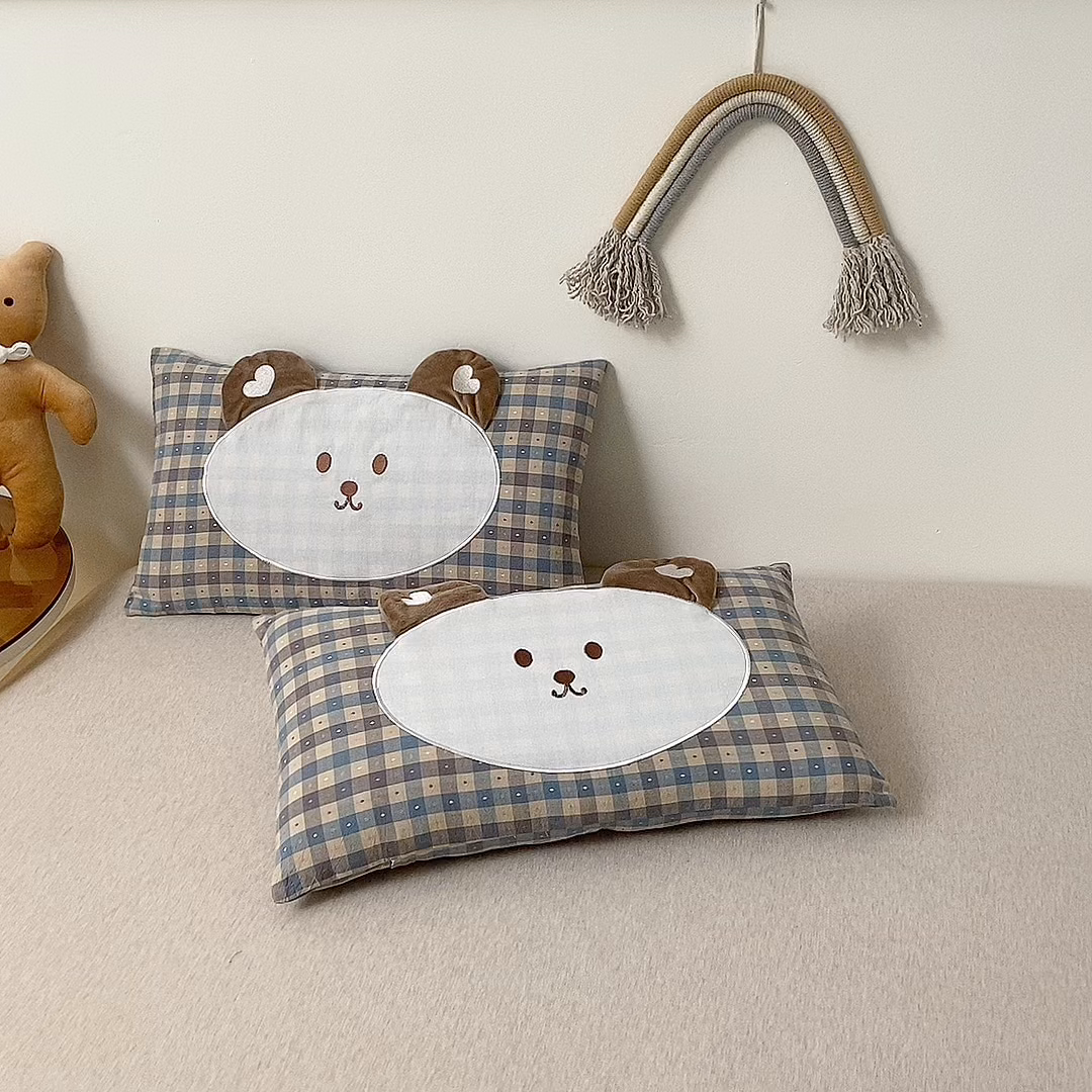 91家纺网 家纺一手货源 找家纺 珍贝家纺 2026新款全棉大脸熊枕套枕头枕芯枕套+枕芯儿童枕学生枕 大脸熊-蓝灰格