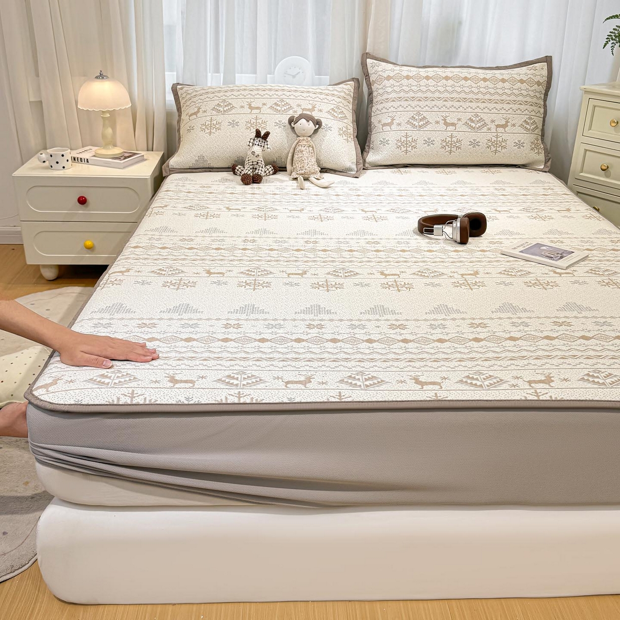 91家纺网 家纺一手货源 找家纺 帅露家纺 2026新款A类PE中分子提花软凉席席子 床笠款-北欧幻境