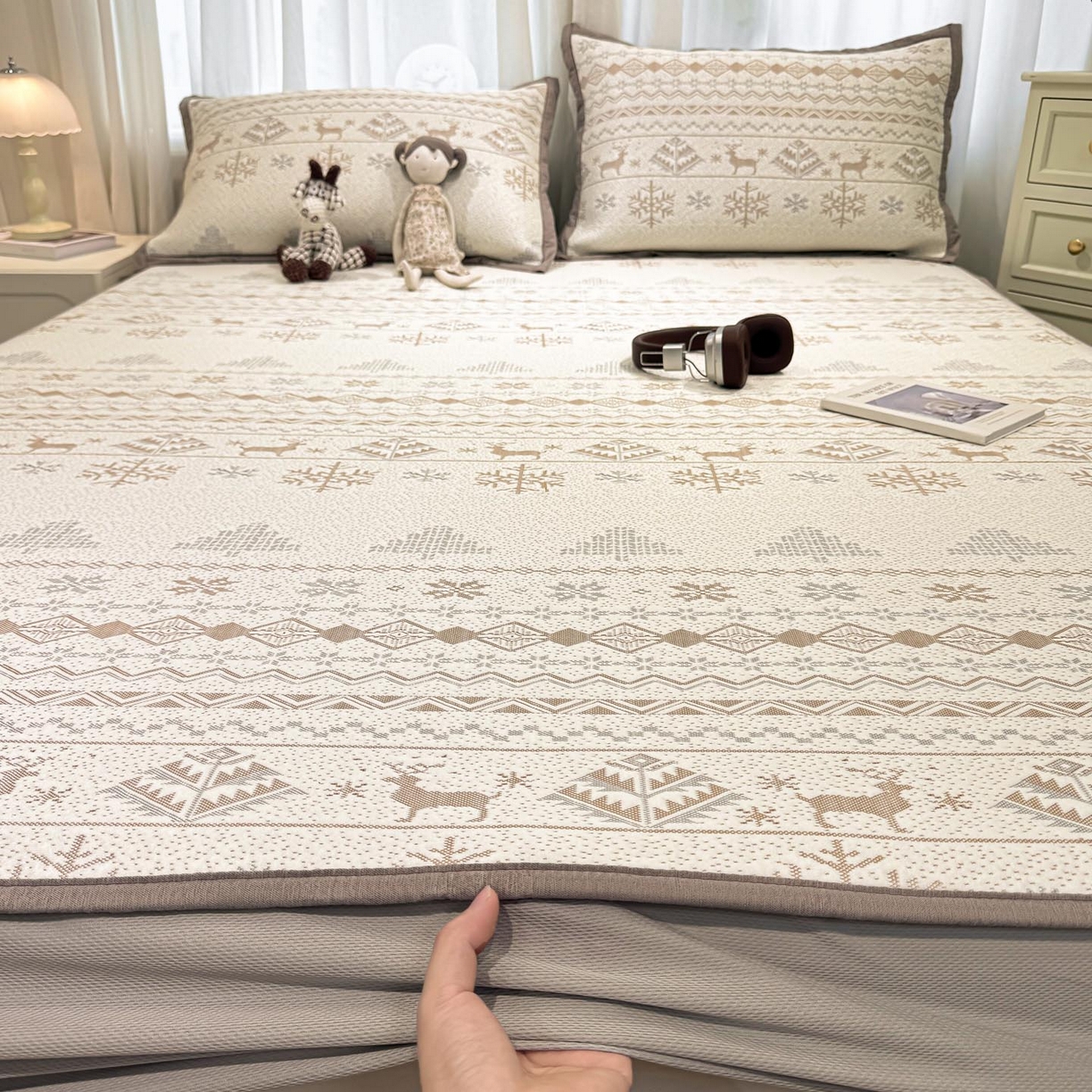 91家纺网 家纺一手货源 找家纺 帅露家纺 2026新款A类PE中分子提花软凉席席子 床笠款-北欧幻境