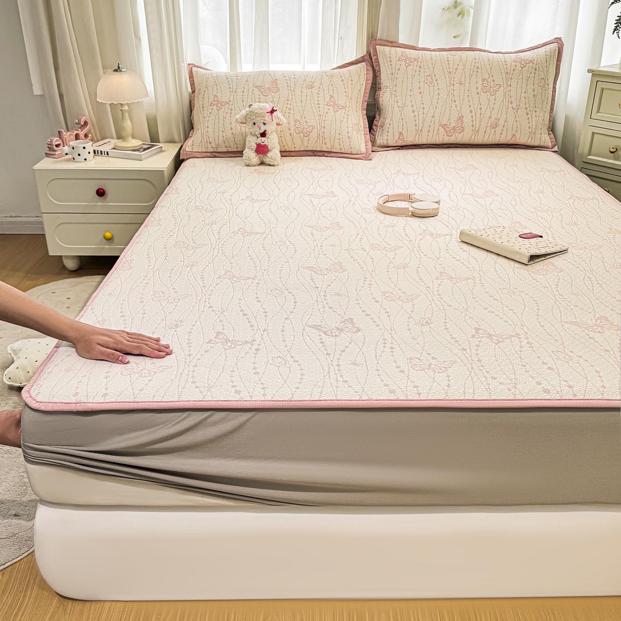 91家纺网 家纺一手货源 找家纺 帅露家纺 2026新款A类PE中分子提花软凉席席子 床笠款-蝶舞纷纷