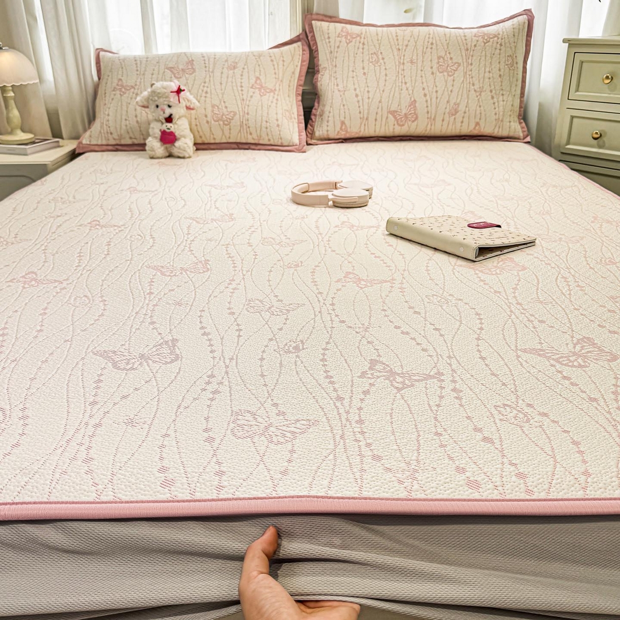 91家纺网 家纺一手货源 找家纺 帅露家纺 2026新款A类PE中分子提花软凉席席子 床笠款-蝶舞纷纷