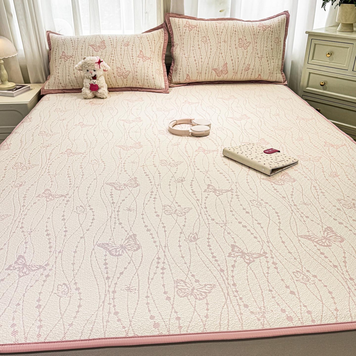 91家纺网 家纺一手货源 找家纺 帅露家纺 2026新款A类PE中分子提花软凉席席子 床笠款-蝶舞纷纷