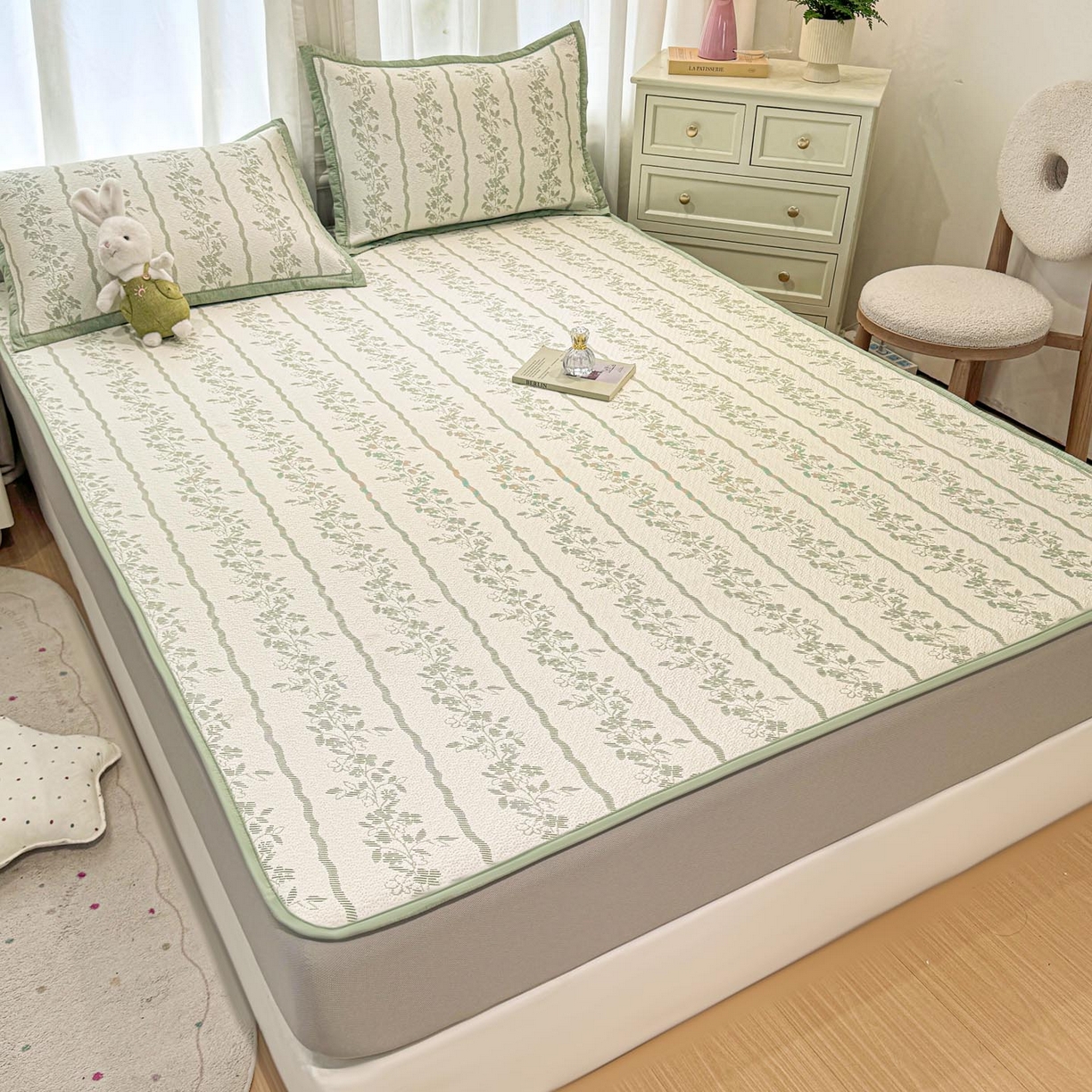 91家纺网 家纺一手货源 找家纺 帅露家纺 2026新款A类PE中分子提花软凉席席子 床笠款-浪漫花园绿