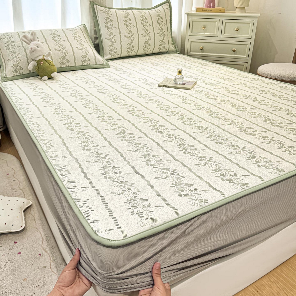 91家纺网 家纺一手货源 找家纺 帅露家纺 2026新款A类PE中分子提花软凉席席子 床笠款-浪漫花园绿