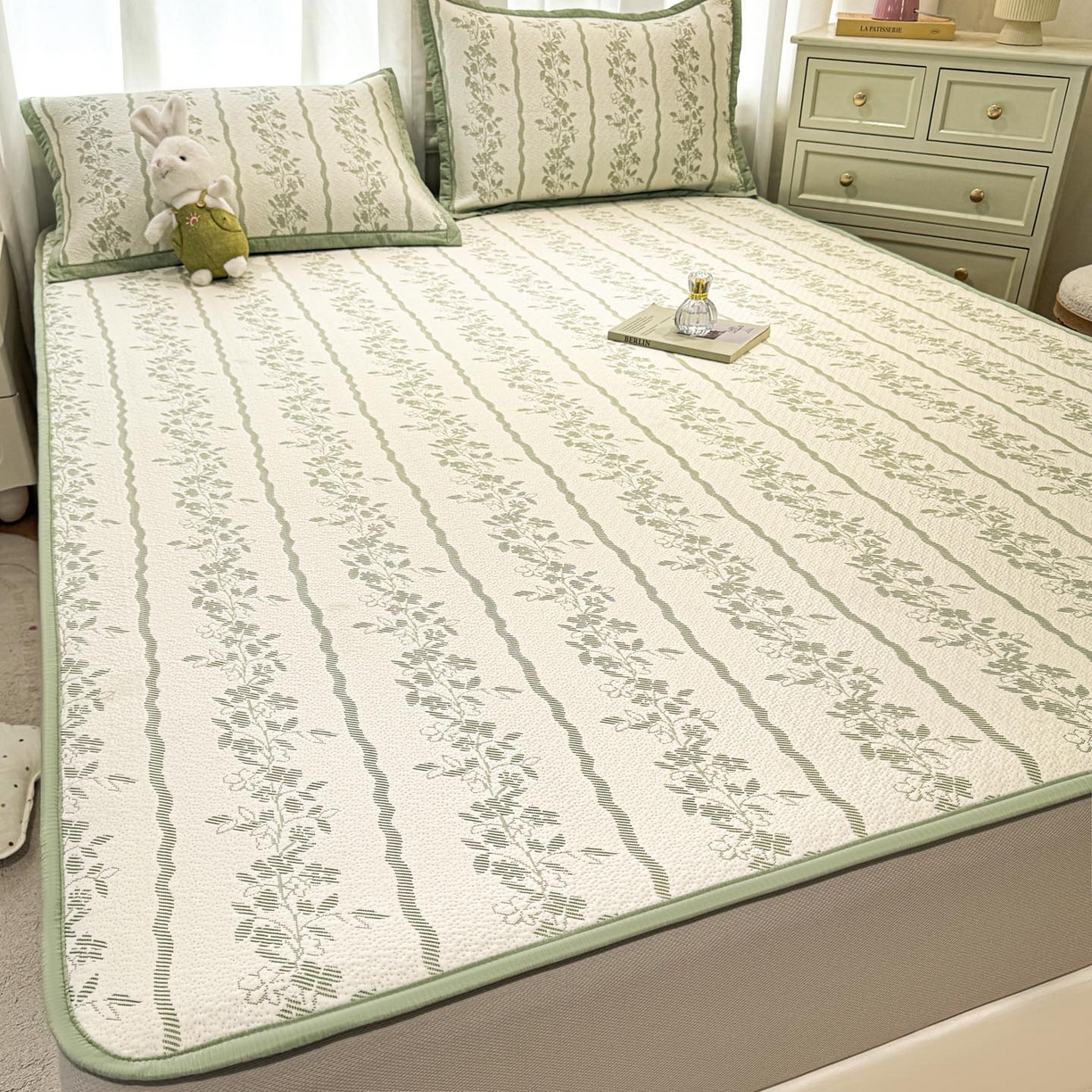 91家纺网 家纺一手货源 找家纺 帅露家纺 2026新款A类PE中分子提花软凉席席子 床笠款-浪漫花园绿