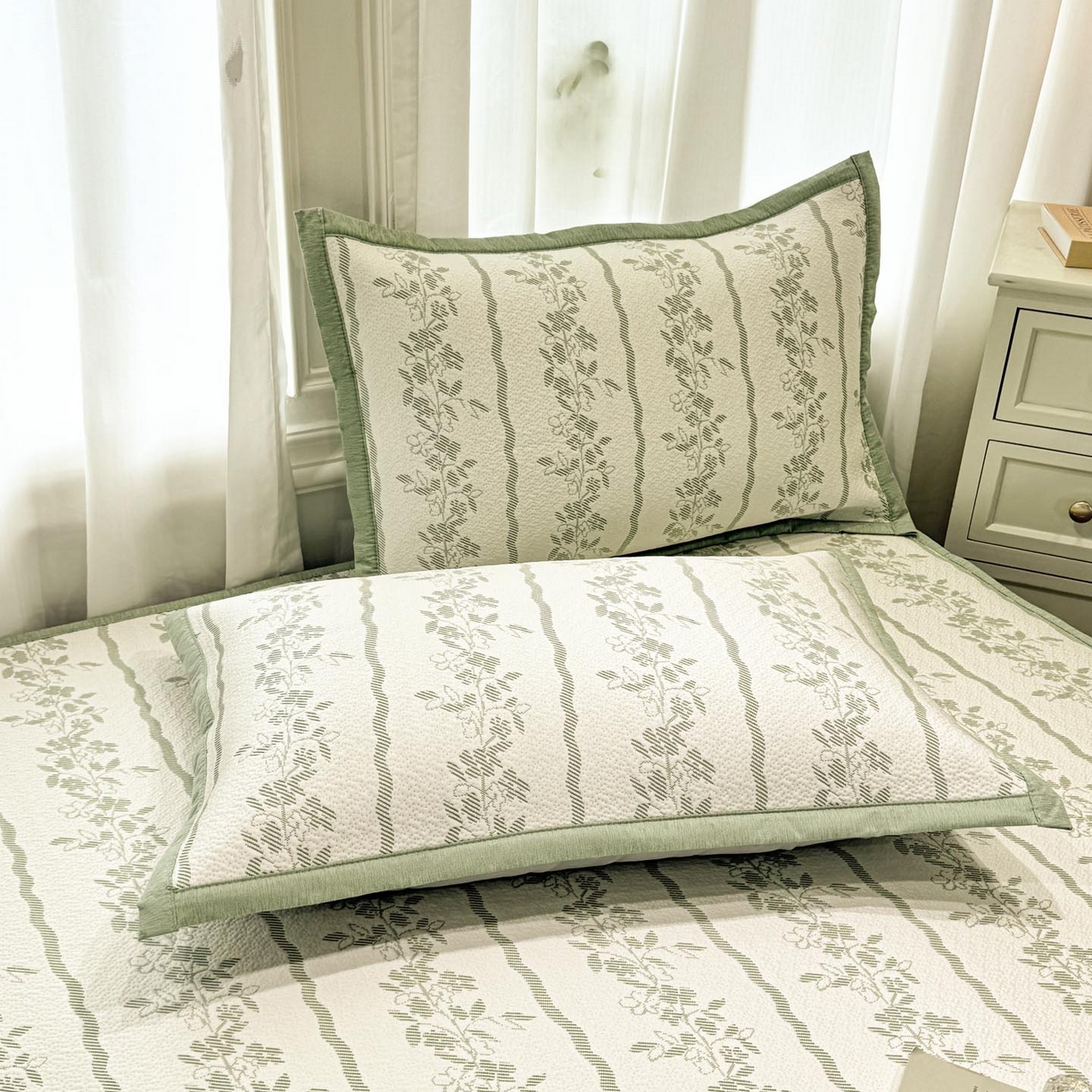 91家纺网 家纺一手货源 找家纺 帅露家纺 2026新款A类PE中分子提花软凉席席子 床笠款-浪漫花园绿