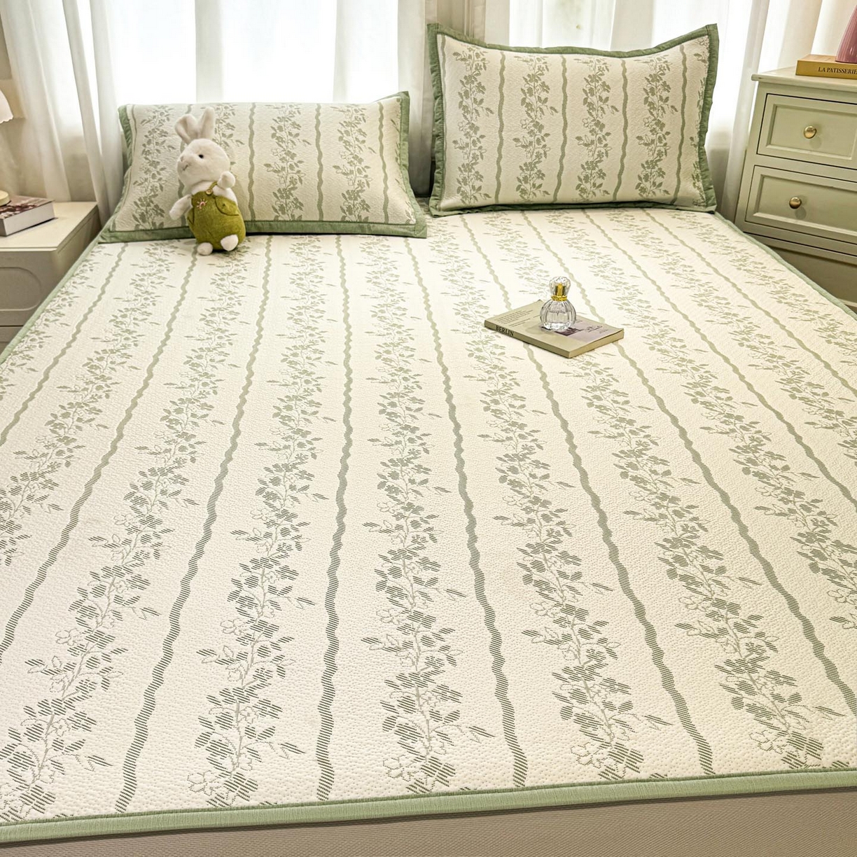 91家纺网 家纺一手货源 找家纺 帅露家纺 2026新款A类PE中分子提花软凉席席子 床笠款-浪漫花园绿