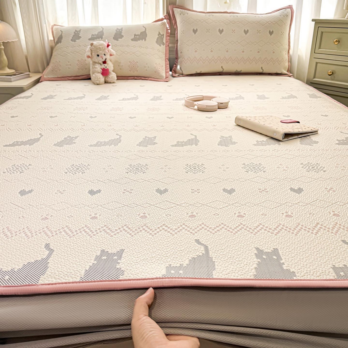 91家纺网 家纺一手货源 找家纺 帅露家纺 2026新款A类PE中分子提花软凉席席子 床笠款-猫咪派对粉